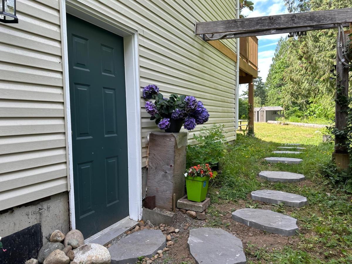 Countryroad Cozy 2 Bedrooms Basement Suite1 ナナイモ エクステリア 写真